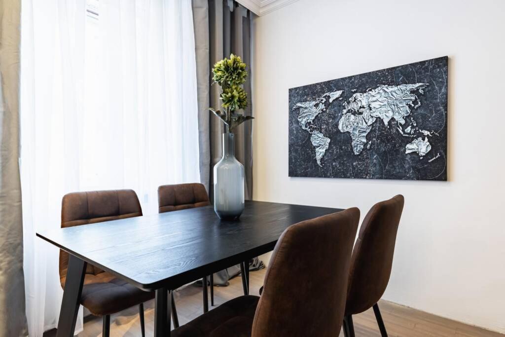 Chic One-Bedroom Apartment With King-Size Bed, Nestled In Vienna'S Vibrant Heart Exterior photo
